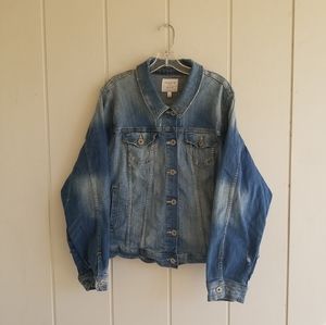 Denim Jacket Torrid  Medium Wash Distressed Stretch Size 4X Pockets